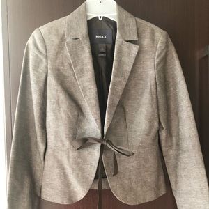 Size 6 Blazer. Cropped. Linen and cotton.